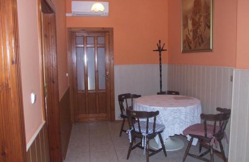 Sashalom House | Art Guesthouse