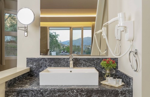 Gouvia Hotel | Art Hotel Debono