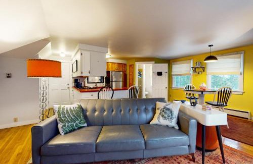 Blue Hill House | Artful Lodger