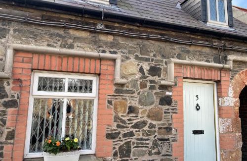 Hillsborough House | Arthur Street Guest Cottage (Sister cottage number 3)