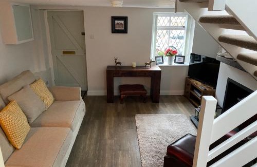 Hillsborough House | Arthur Street Guest Cottage (Sister cottage number 3)
