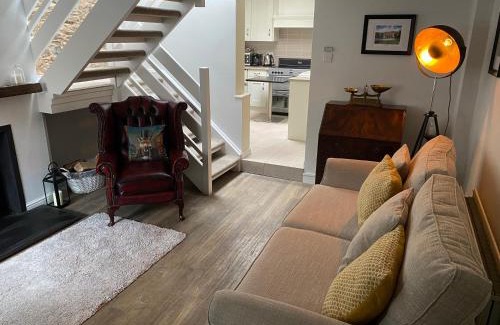 Hillsborough House | Arthur Street Guest Cottage (Sister cottage number 3)