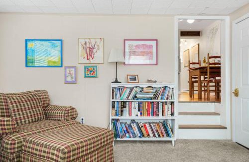 Wachapreague Apartment | Artist Apartment - Idyllic villa steps from Town & the waterfront!