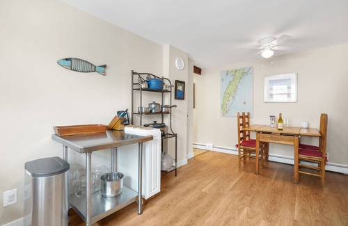 Wachapreague Apartment | Artist Apartment - Idyllic villa steps from Town & the waterfront!