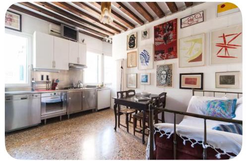 Dorsoduro Apartment | Artist House