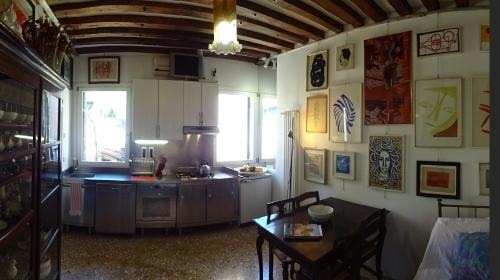 Dorsoduro Apartment | Artist House