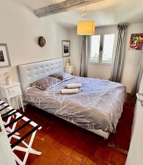 Aix-en-Provence Historic Centre Apartment | artist plein centre ville historique
