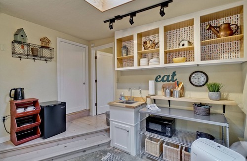 Monte Sereno Apartment | Artist Quarters in Los Gatos