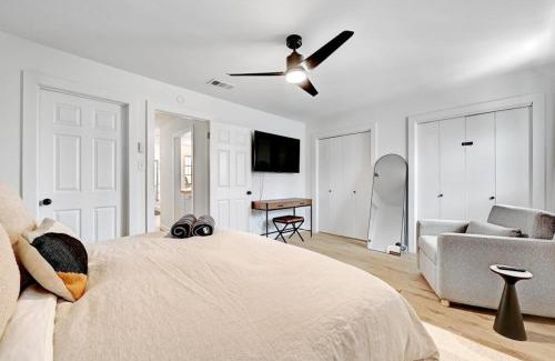 St. Edwards Apartment | Artist Retreat by SoCo - Sleeps 4 - Free Parking