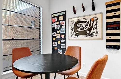 St. Edwards Apartment | Artist Retreat by SoCo - Sleeps 4 - Free Parking
