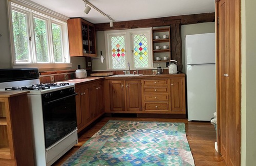 Stone Ridge Cottage | Artist Retreat in the Catskills