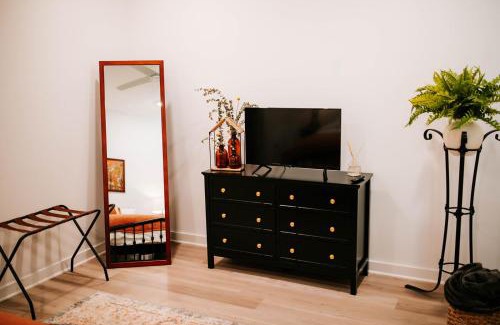Athens Apartment | Artist Retreat - Near Downtown, Stadium, Campus