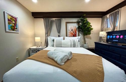 Midtown Sacramento Apartment | Artist's apartment in the heart of the city