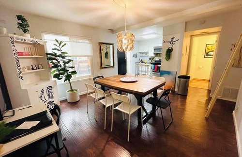 Southeastern Sacramento Condo | Artist's Condo with 2 Bedroom & Arcade