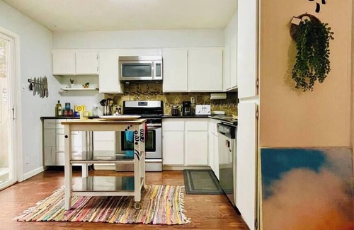 Southeastern Sacramento Condo | Artist's Condo with 2 Bedroom & Arcade