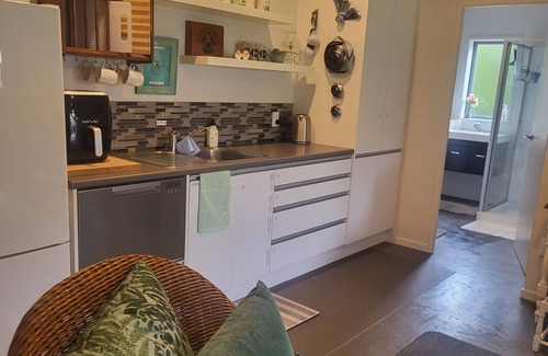 Waiuku Apartment | Artist's Country Hideaway
