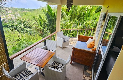 True Blue House | Artist's House With A Breezy Balcony And Whirlpool Tub.
