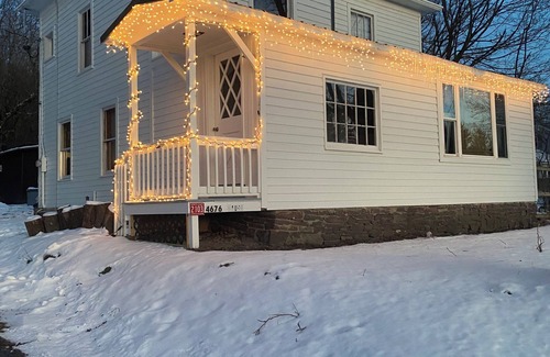 Greenville Apartment | Artist's Retreat! 1-bedroom apartment with WiFi, AC in quaint Greenville