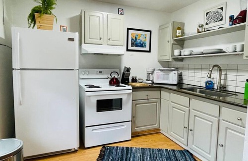 North Oak Park House | Artist's retreat near the heart of the city