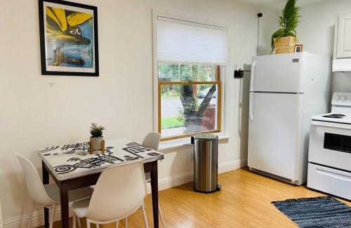 North Oak Park House | Artist's retreat near the heart of the city