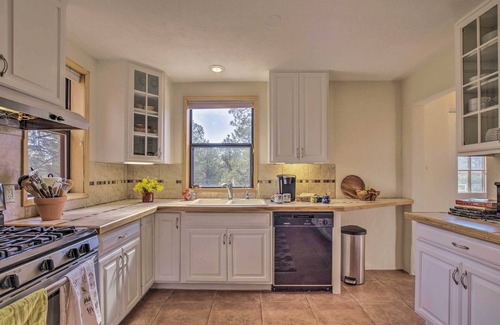 Rowe Cabin | Artist's Retreat w/Pecos National Park Views!