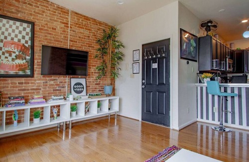 Bolton Hill Apartment | Artistic Abode Close to MICA & Johns Hopkins