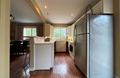 South Bruce Peninsula House | Artistic Haven By The Beach