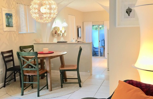 South Palm Park Neighborhood Association Apartment | artistic/uplifting, pool/spa, large garden, walking distance to beach/town