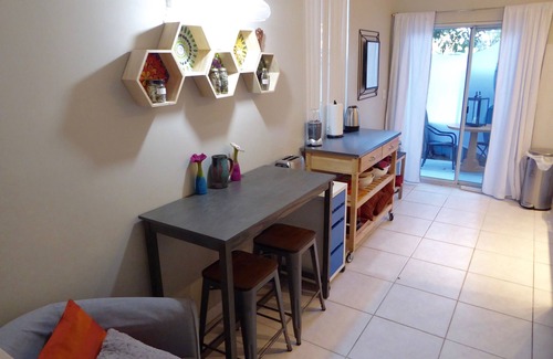 South Palm Park Neighborhood Association Apartment | artistic/uplifting, pool/spa, large garden, walking distance to beach/town