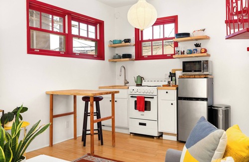 Silver Strand Apartment | Artistic Venice Beach Canals Studio w/Rooftop & Sauna!