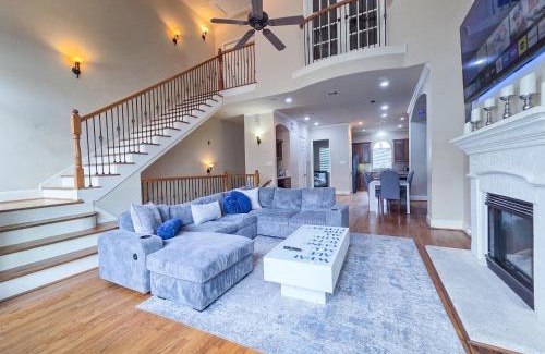 Woodlake - Briar Meadow Apartment | Artsy 3-Story Townhouse Near the Galleria Area!