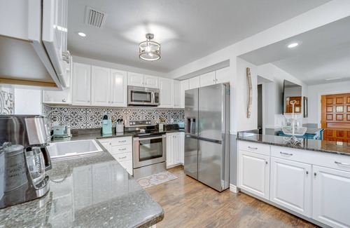 Cottonwood House | Artsy Cottonwood Home w/Hot Tub, Walk to Wineries