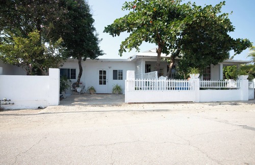 Lago Heights Apartment | Aruba Sunrise Apartment & Home Rental 1 BR APT