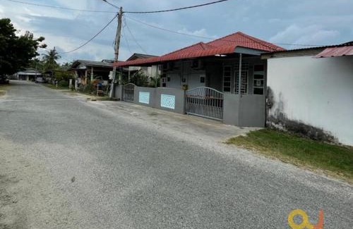 Kampung Gertak Seratus House | Aryan G100 Homestay