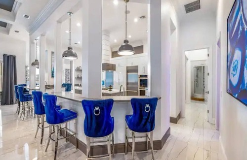 Reunion House | As Seen On TV Casino/Karaoke 11000 Square Foot Mansion. Spa/Golf/Arcade/11Br