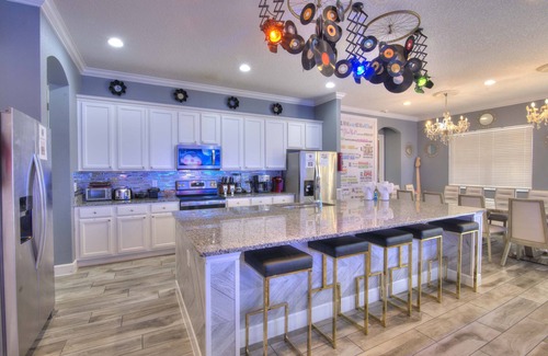 Briargrove House | As seen on TV! Music City Bowling Villa Sleeps 40!