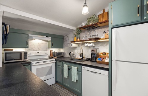 Bear Valley Condo | Ascend Remodeled Condo, Walk to Music Festival, Pool, Private Bear Lake, Alpine