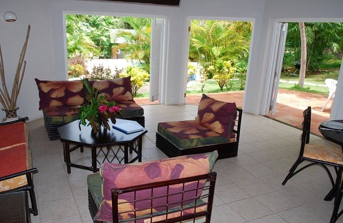 Gibbs Bay Villa | Ascot House Villa 1. Sleeps 4 person's