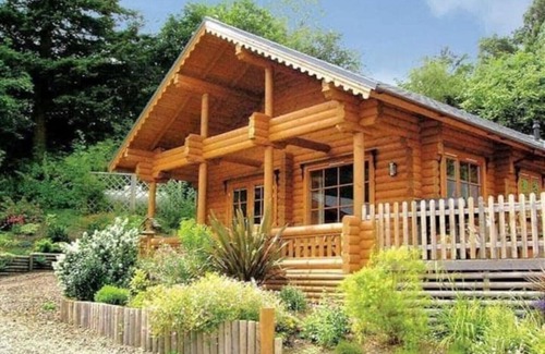 Aymestrey Cabin | 'Ash' Beautiful Log Cabin With Private Hot Tub