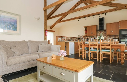 Grampound Cottage | ASH COTTAGE, country holiday cottage, with a garden in Tregony
