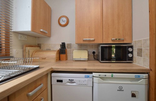 Loch Eck Cabin | Ash Lodge – Romantic Log Cabin, with Hot Tub, Sleeps 2