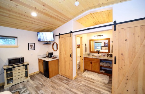 Three Rivers House | Ash Mountain Suite 1 mile to Sequoia Natl Park!