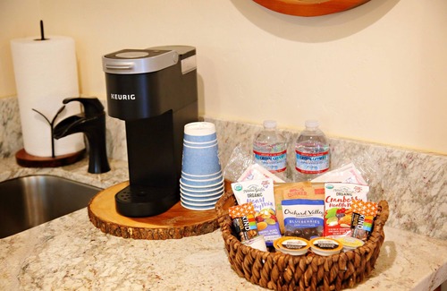 Three Rivers House | Ash Mountain Suite 1 mile to Sequoia Natl Park!