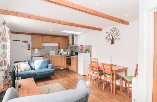 Vale of Glamorgan Cottage | ASH TREE COTTAGE, character holiday cottage in Llantwit Major