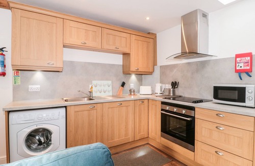 Vale of Glamorgan Cottage | ASH TREE COTTAGE, character holiday cottage in Llantwit Major