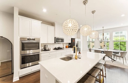 Ashburn House | Ashburn 4-BR Homestay/Close to Dulles & METRO