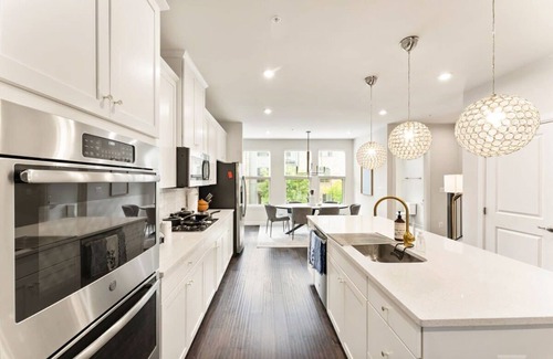 Ashburn House | Ashburn 4-BR Homestay/Close to Dulles & METRO
