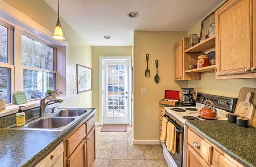 Asheville Cottage | Asheville 'Carefree Cottage' ~ 6 Mi to Town!