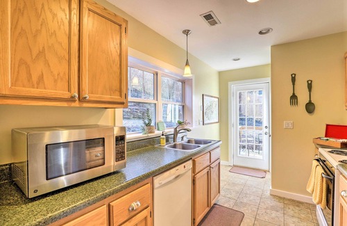 Asheville Cottage | Asheville 'Carefree Cottage' ~ 6 Mi to Town!