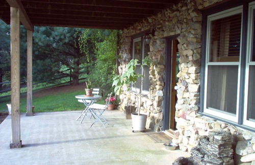 Fairview Apartment | Asheville's Rural Masterpiece, Private, Mountain Views Pet Friendly